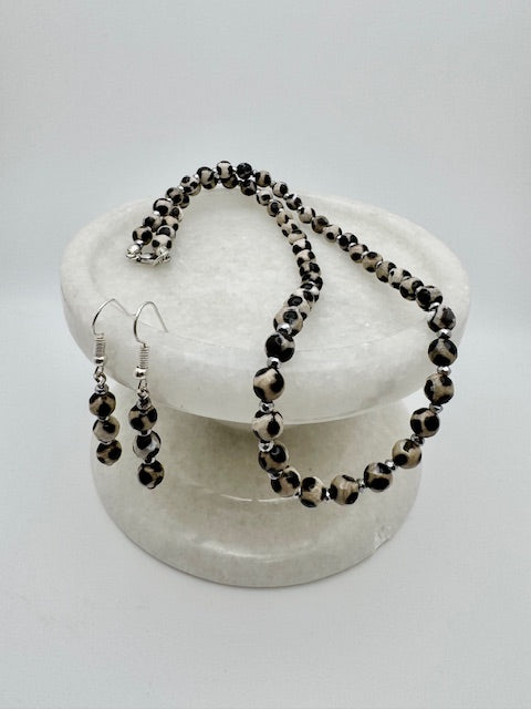 Black/White Tibetan Agate Necklace & Earrings Set